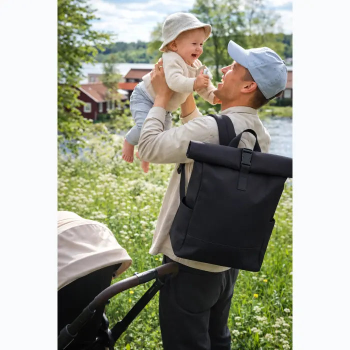 Ryggsäck-skötväska med stilren design, Kikkaboo Jayden - svart