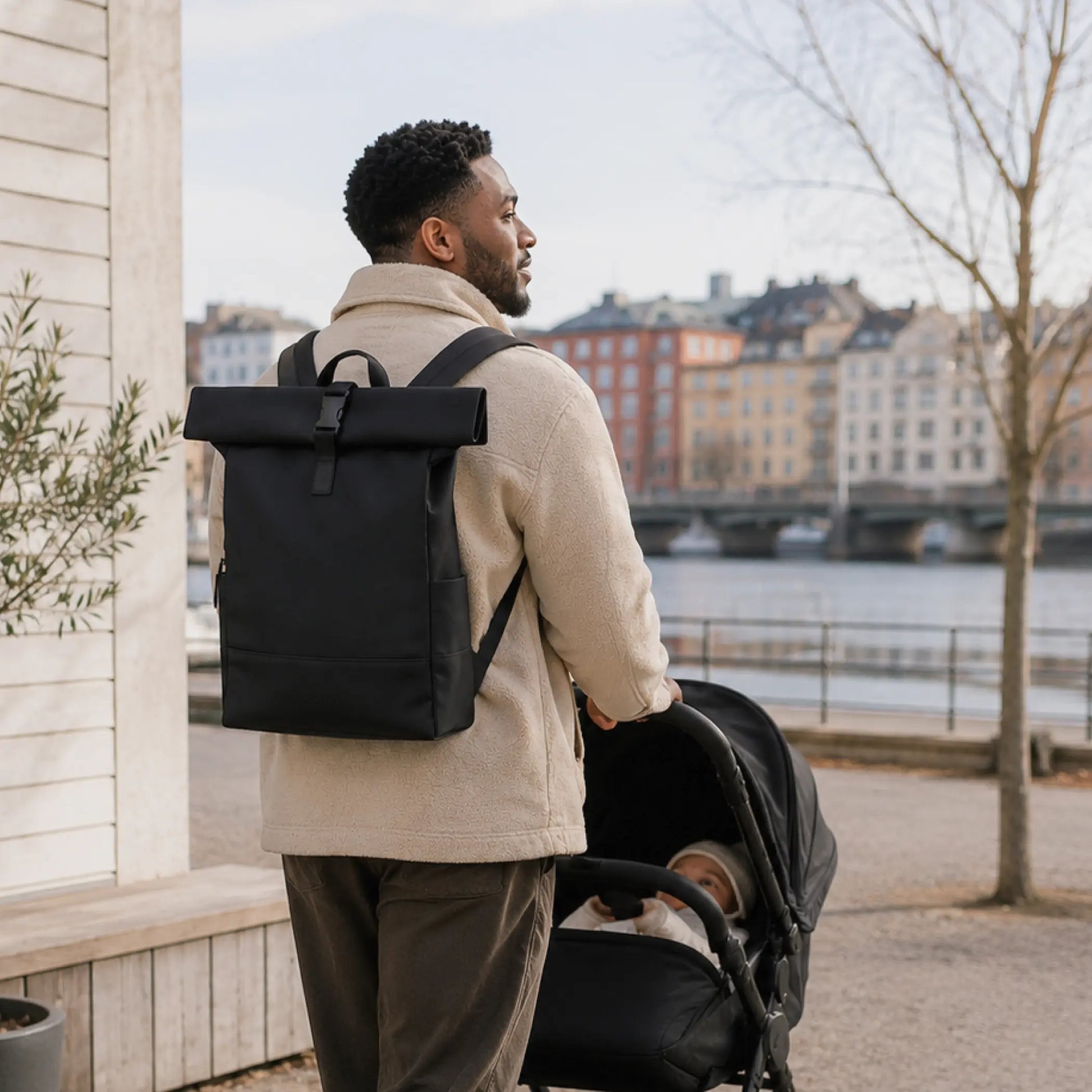 Ryggsäck skötväska med stilren design, Kikkaboo Jayden - svart